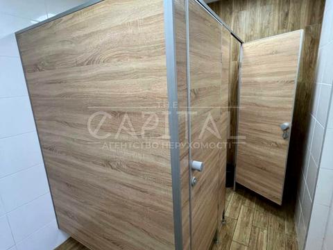 комерційна за адресою Анни Ахматової вул., 13