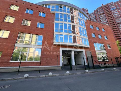 комерційна за адресою Анни Ахматової вул., 13