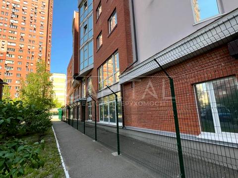 комерційна за адресою Анни Ахматової вул., 13