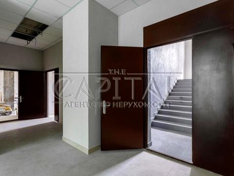 комерційна за адресою Вишняківська вул., 2А