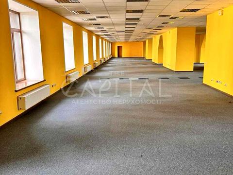 комерційна за адресою Празька вул., 6