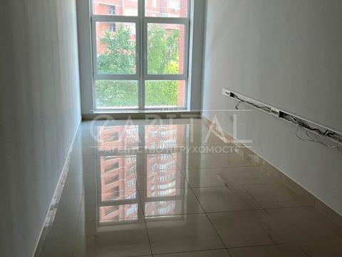 комерційна за адресою Анни Ахматової вул., 13-Е