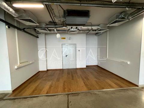 комерційна за адресою Анни Ахматової вул., 13-Е