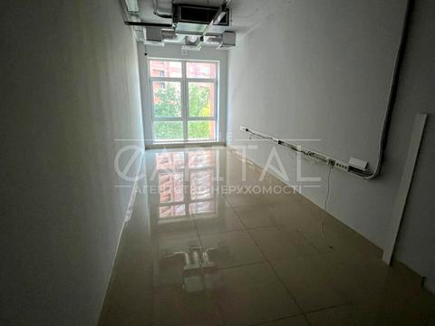 комерційна за адресою Анни Ахматової вул., 13-Е