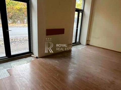 комерційна за адресою Лаврська вул. (Січневого Повстання), 8