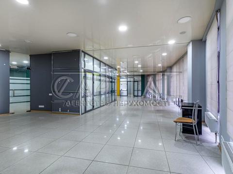 комерційна за адресою Київ, Світла вул., 3