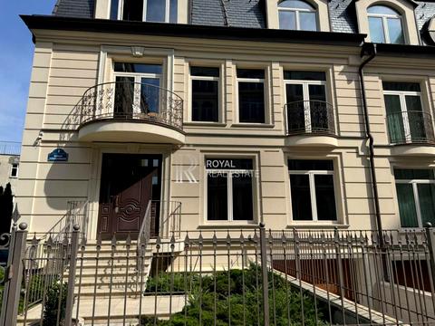 комерційна за адресою Новоселицька вул., 7