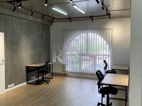 комерційна за адресою Максимовича Михаила, 1