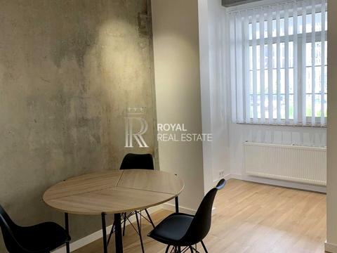 комерційна за адресою Максимовича Михаила, 1