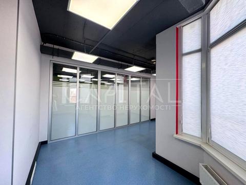 комерційна за адресою Дніпровська набережна вул., 26