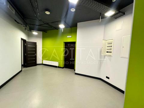 комерційна за адресою Дніпровська набережна вул., 26