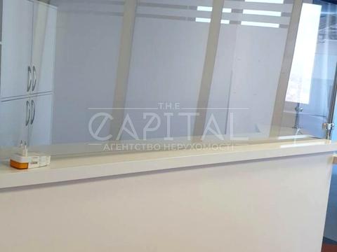 комерційна за адресою Дніпровська набережна вул., 26