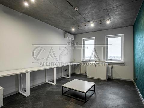 комерційна за адресою Київ, Срібнокільська вул., 1