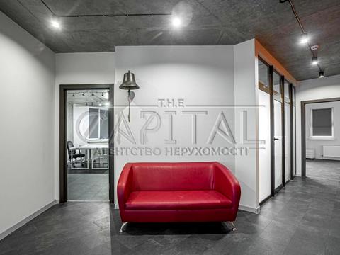 комерційна за адресою Київ, Срібнокільська вул., 1