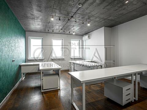 комерційна за адресою Київ, Срібнокільська вул., 1