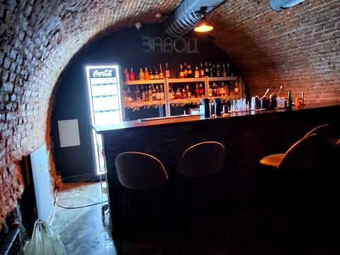 комерційна за адресою Митна пл. (), 1