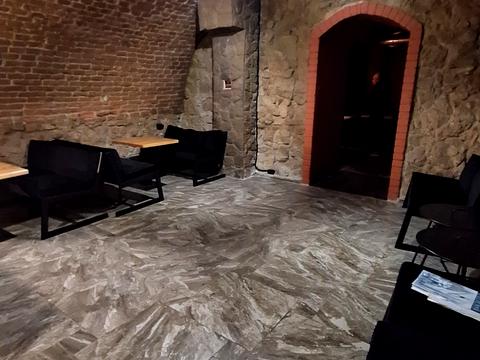 комерційна за адресою Митна пл. (), 1