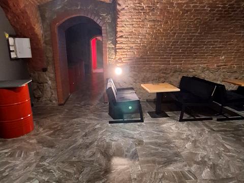 комерційна за адресою Митна пл. (), 1