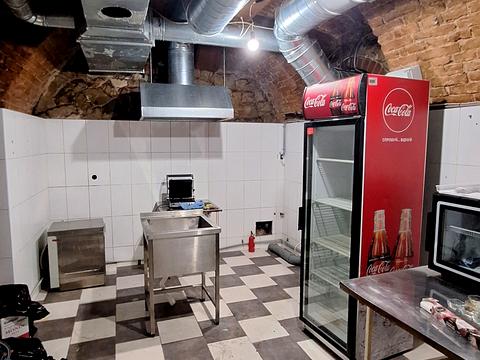 комерційна за адресою Митна пл. (), 1