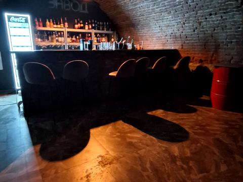 комерційна за адресою Митна пл. (), 1