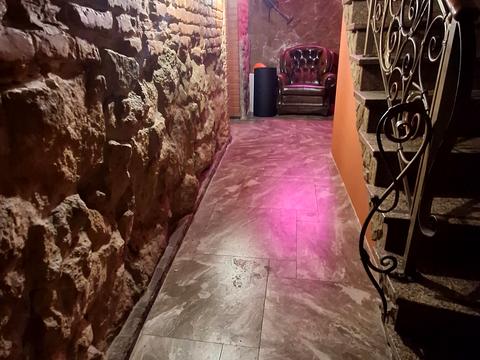 комерційна за адресою Митна пл. (), 1