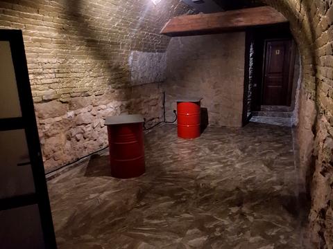 комерційна за адресою Митна пл. (), 1