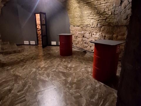 комерційна за адресою Митна пл. (), 1