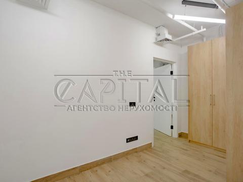 комерційна за адресою Дніпровська набережна вул., 17