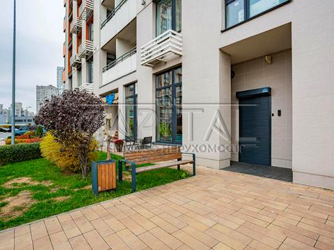 комерційна за адресою Дніпровська набережна вул., 17