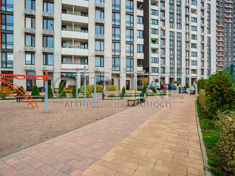 комерційна за адресою Дніпровська набережна вул., 17