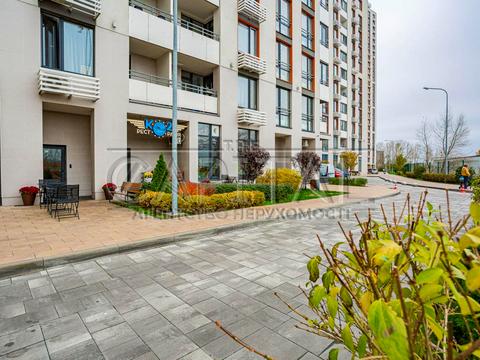 комерційна за адресою Дніпровська набережна вул., 17