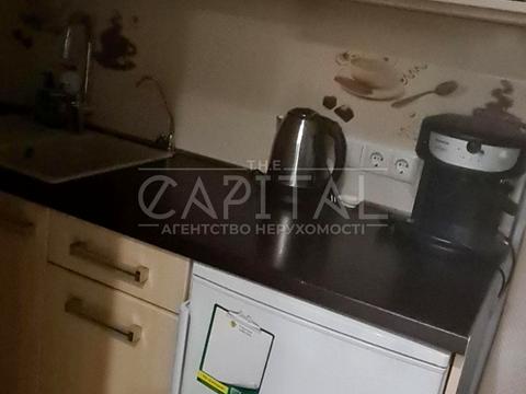 комерційна за адресою Київ, Павла Тичини просп., 18-Б