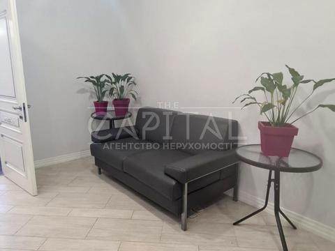 комерційна за адресою Київ, Павла Тичини просп., 18-Б