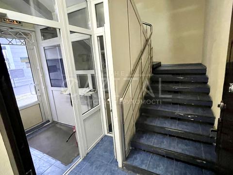 комерційна за адресою Дніпровська набережна вул., 1-А