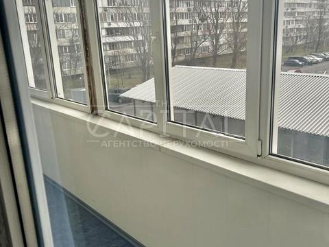 комерційна за адресою Дніпровська набережна вул., 1-А