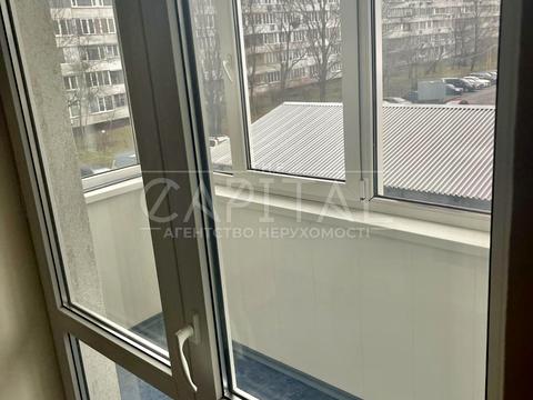 комерційна за адресою Дніпровська набережна вул., 1-А