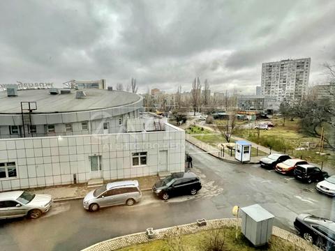 комерційна за адресою Дніпровська набережна вул., 1-А