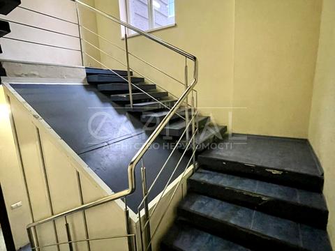 комерційна за адресою Дніпровська набережна вул., 1-А