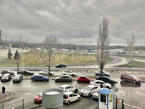 комерційна за адресою Дніпровська набережна вул., 1-А