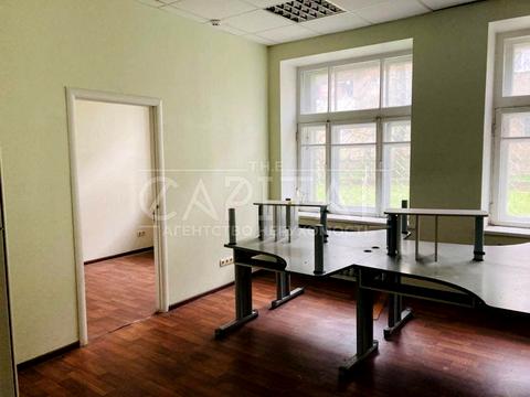 комерційна за адресою Верховної Ради бульв., 20