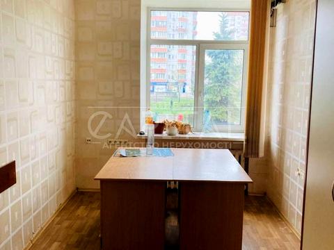 комерційна за адресою Верховної Ради бульв., 20