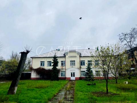 комерційна за адресою Верховної Ради бульв., 20