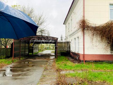 комерційна за адресою Верховної Ради бульв., 20