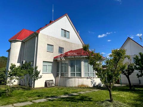 будинок за адресою Молодіжна