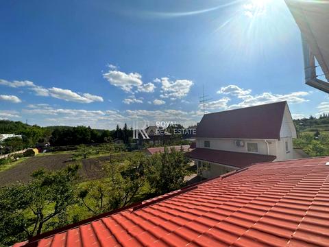 будинок за адресою Молодіжна