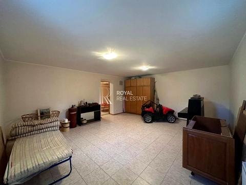 будинок за адресою Молодіжна