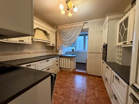 квартира за адресою Анни Ахматової вул., 15