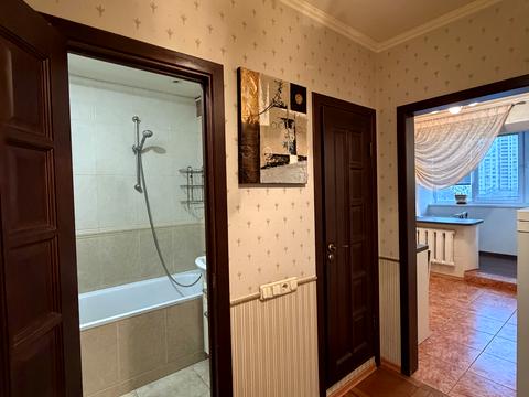 квартира за адресою Анни Ахматової вул., 15