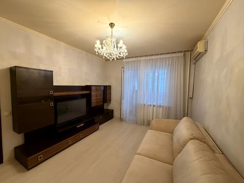 квартира за адресою Анни Ахматової вул., 15