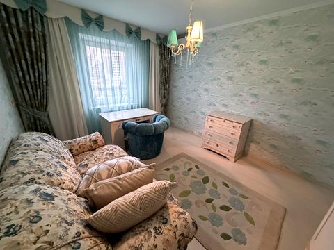 квартира за адресою Анни Ахматової вул., 15